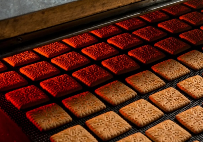 Jak automatyzacja maszyn do produkcji ciastek wpływa na rozwój branży cukierniczej?