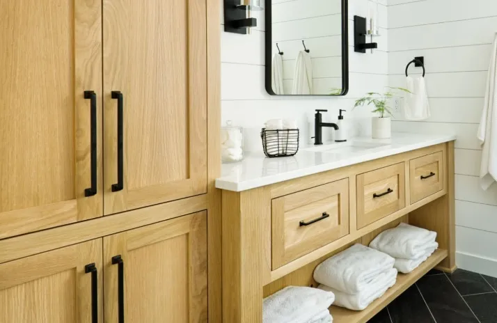 Jak dobrać meble łazienkowe do wielkości i układu łazienki?